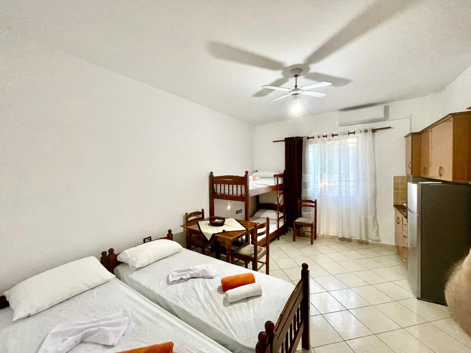 Xhou'S Home Shkodër エクステリア 写真
