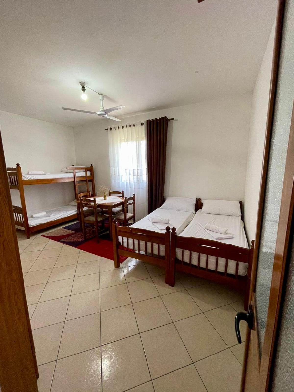 Xhou'S Home Shkodër エクステリア 写真