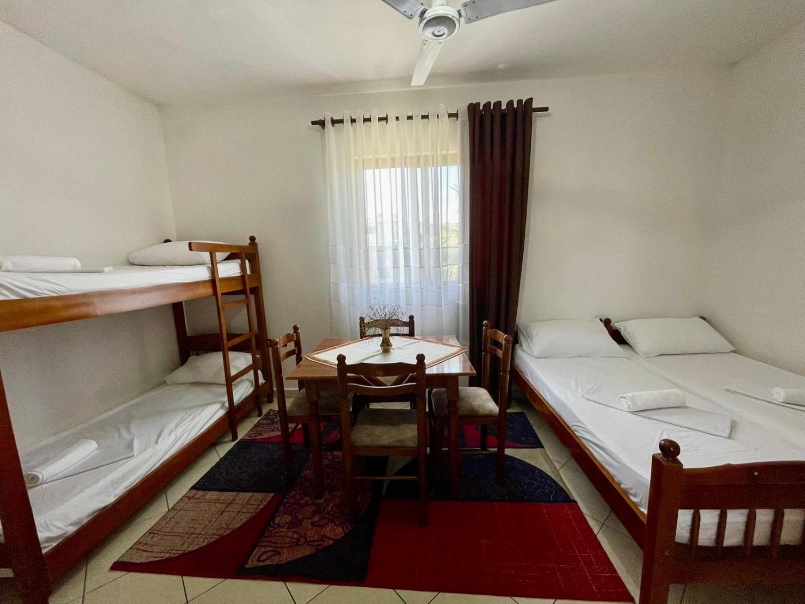 Xhou'S Home Shkodër エクステリア 写真