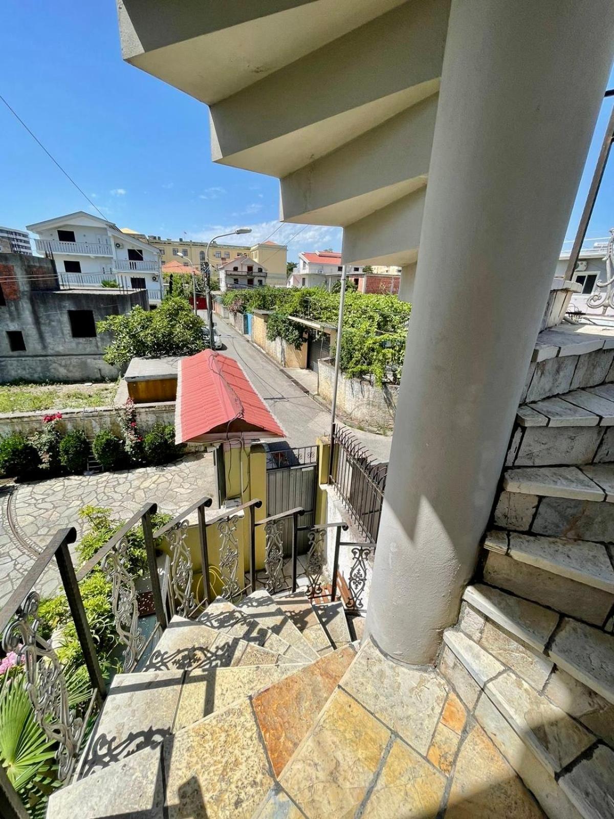 Xhou'S Home Shkodër エクステリア 写真